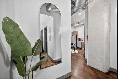 157556ea f87c 43 uj63M