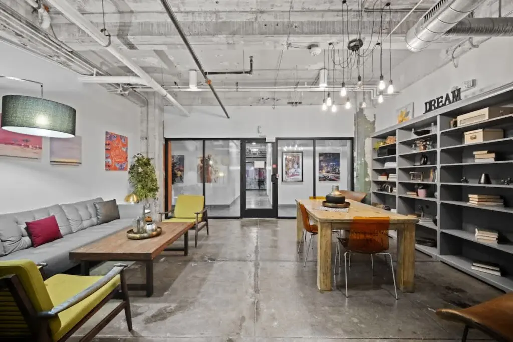 24c4c55a e757 47 zJDI