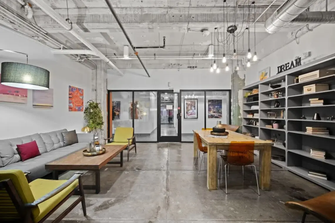 24c4c55a e757 47 zJDI