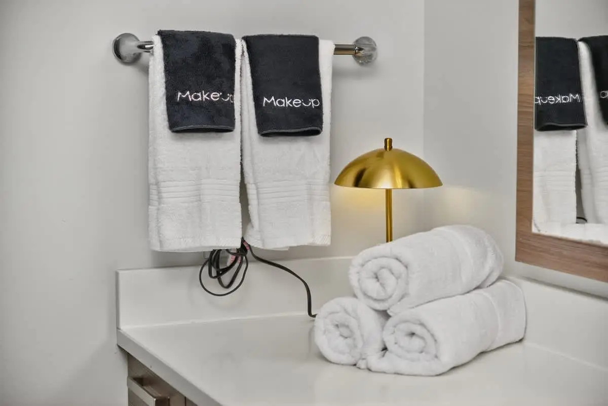 3827fb10 18cc 4f Z zie