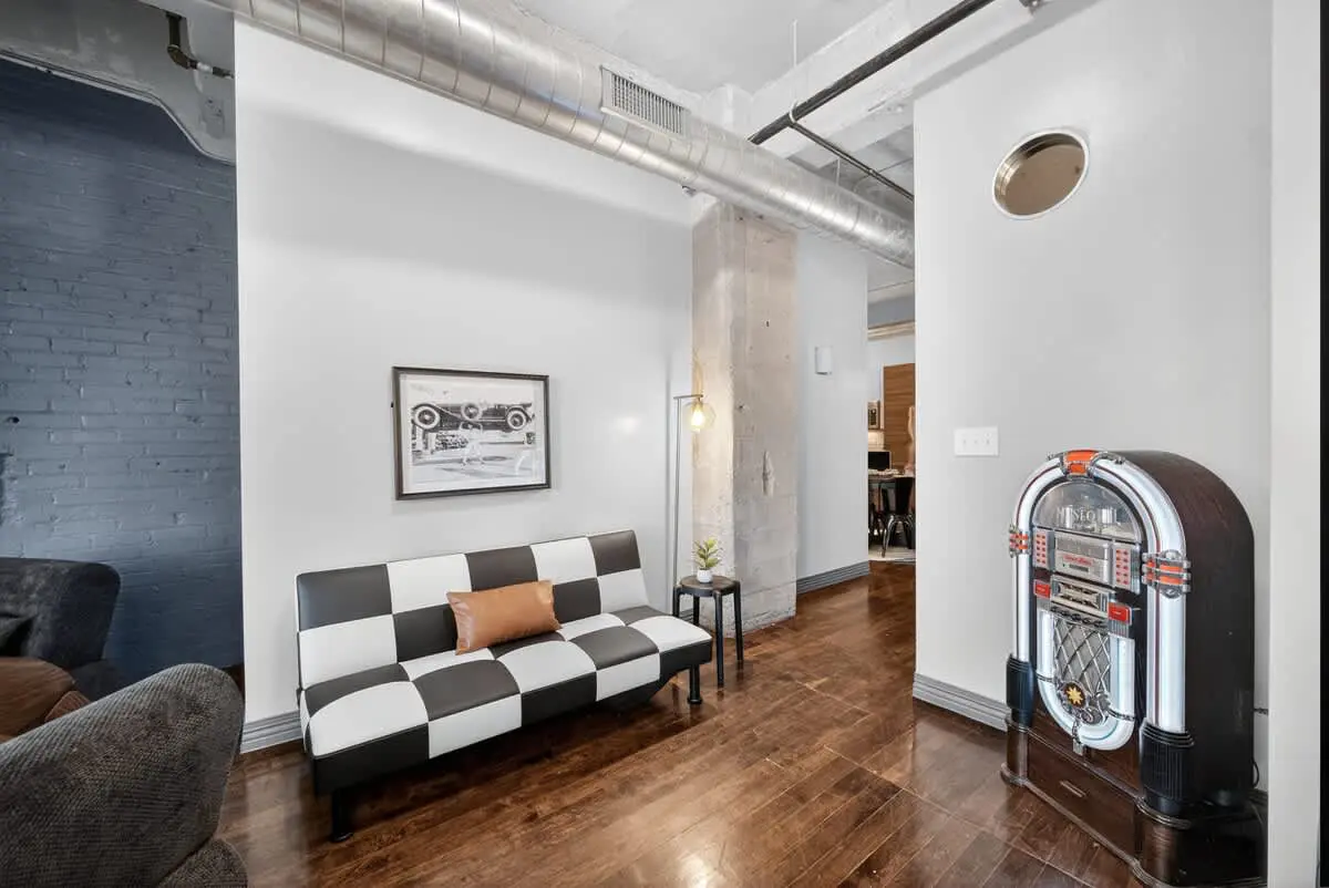 61779eb7 e6a2 4e abJSG