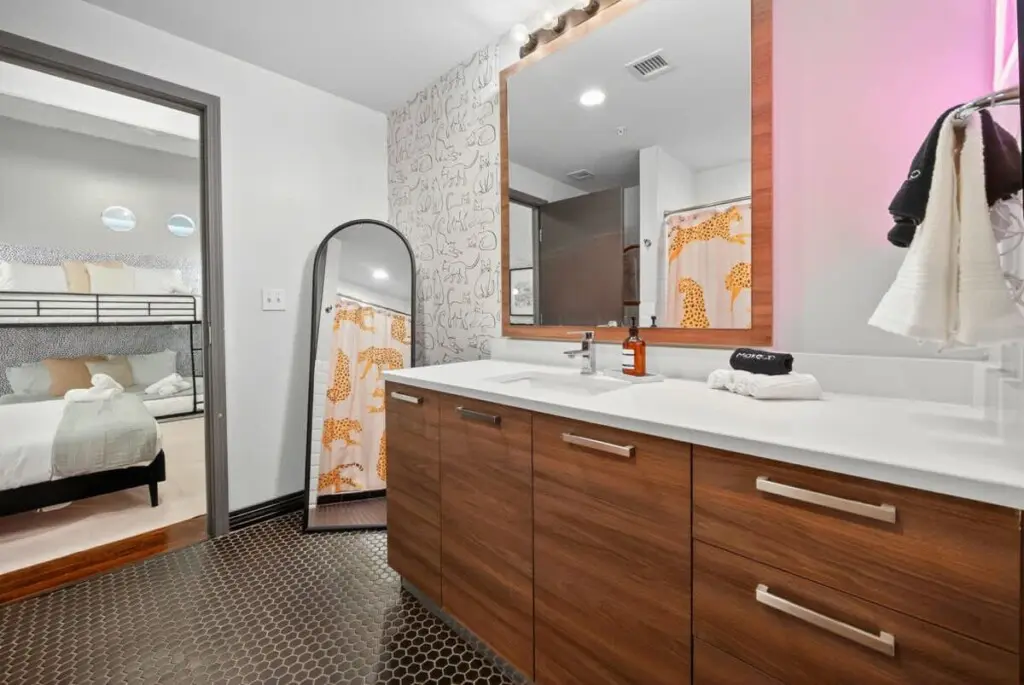 908df3f6 b04e 40 OQMF7