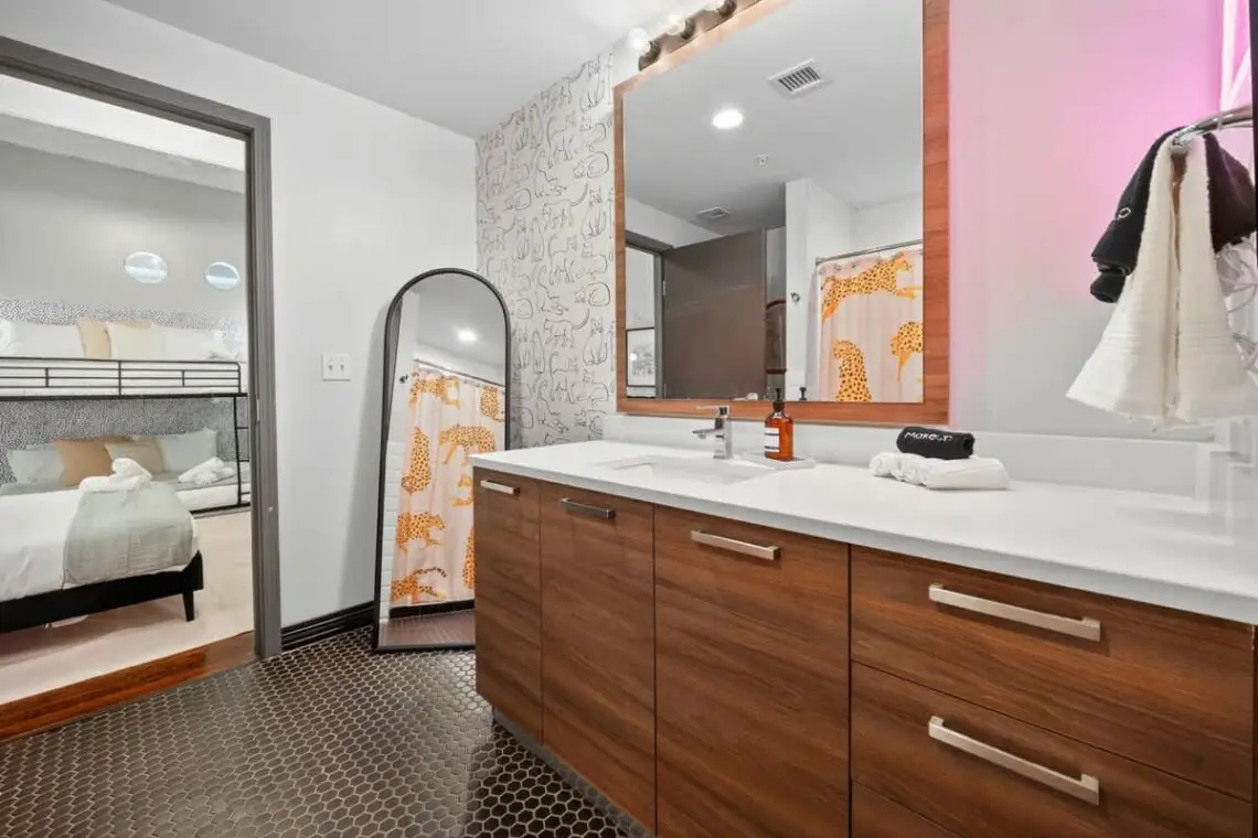 908df3f6 b04e 40 OQMF7