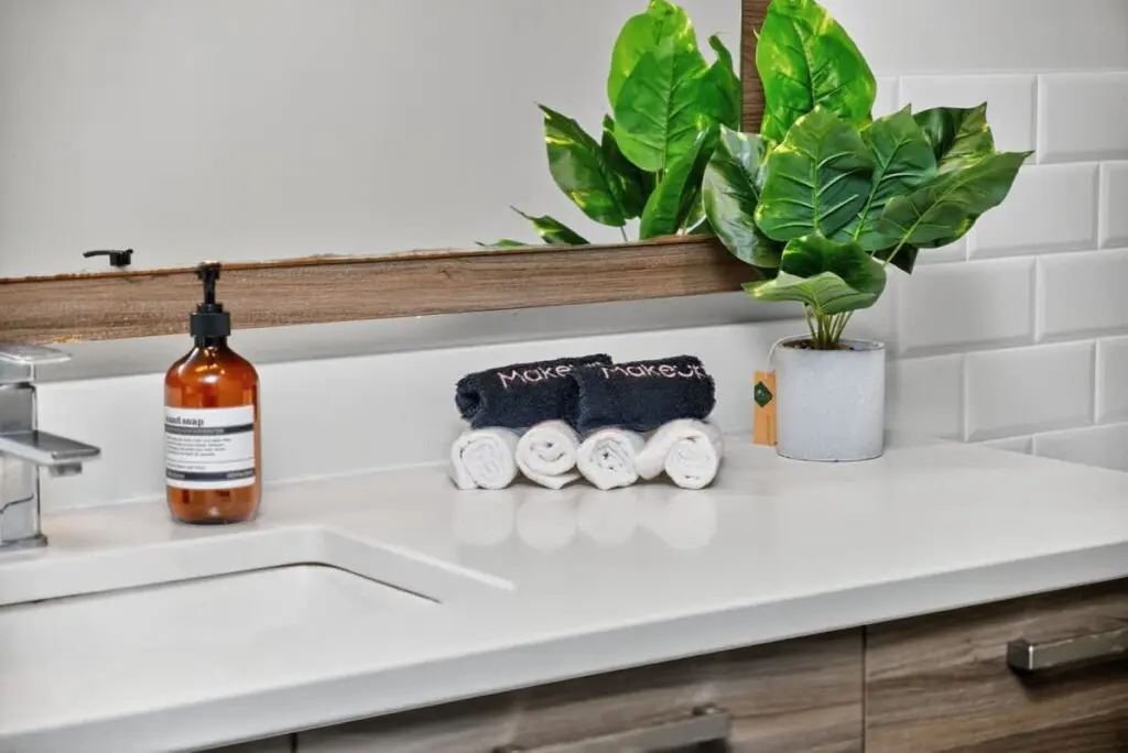 a408b7bc f1b0 4f Aia6A