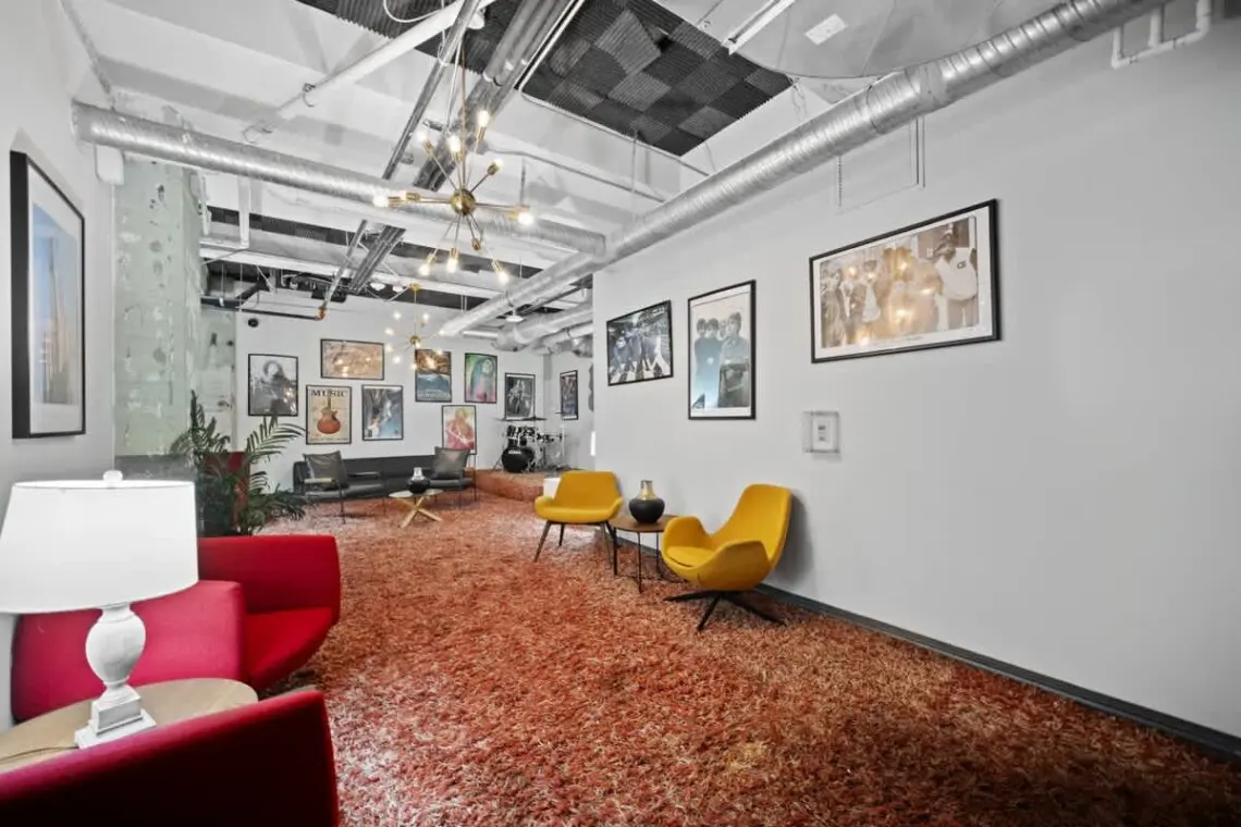 bc1f9e04 55c0 4b TzduE