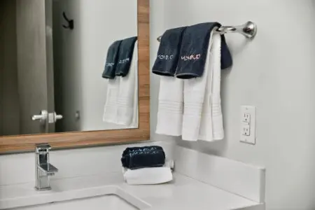 e615f2f4 2c03 46 LxS L