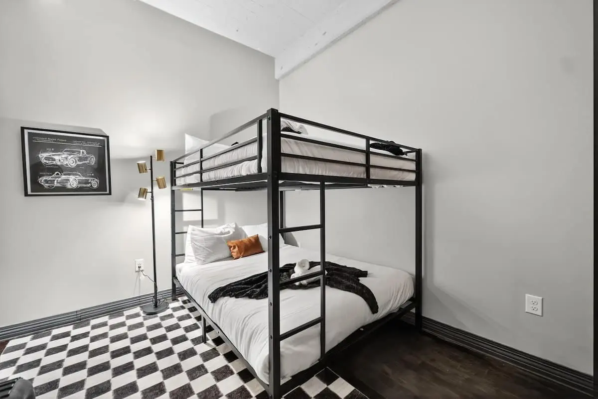 02deb1da 173a 4f m5etQ