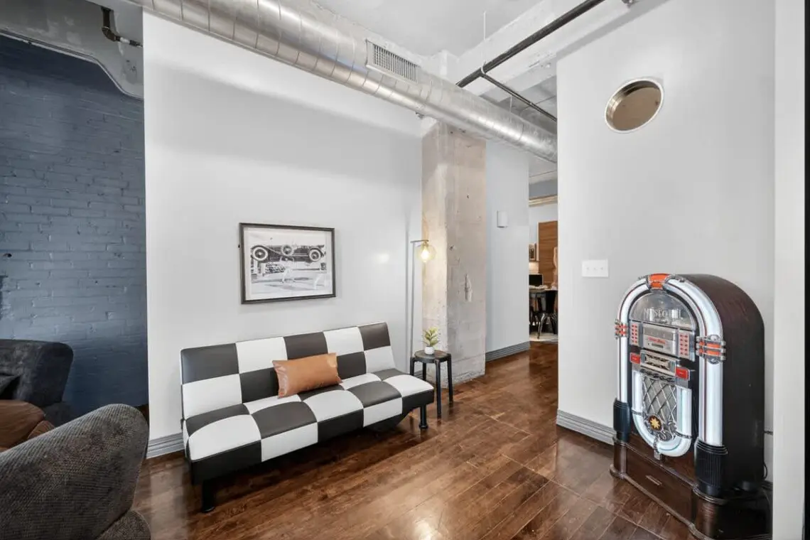 61779eb7 e6a2 4e abJSG