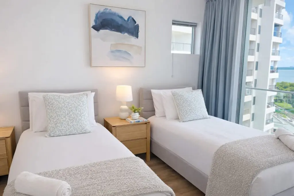 77ce90a5 c042 4d dX7l6