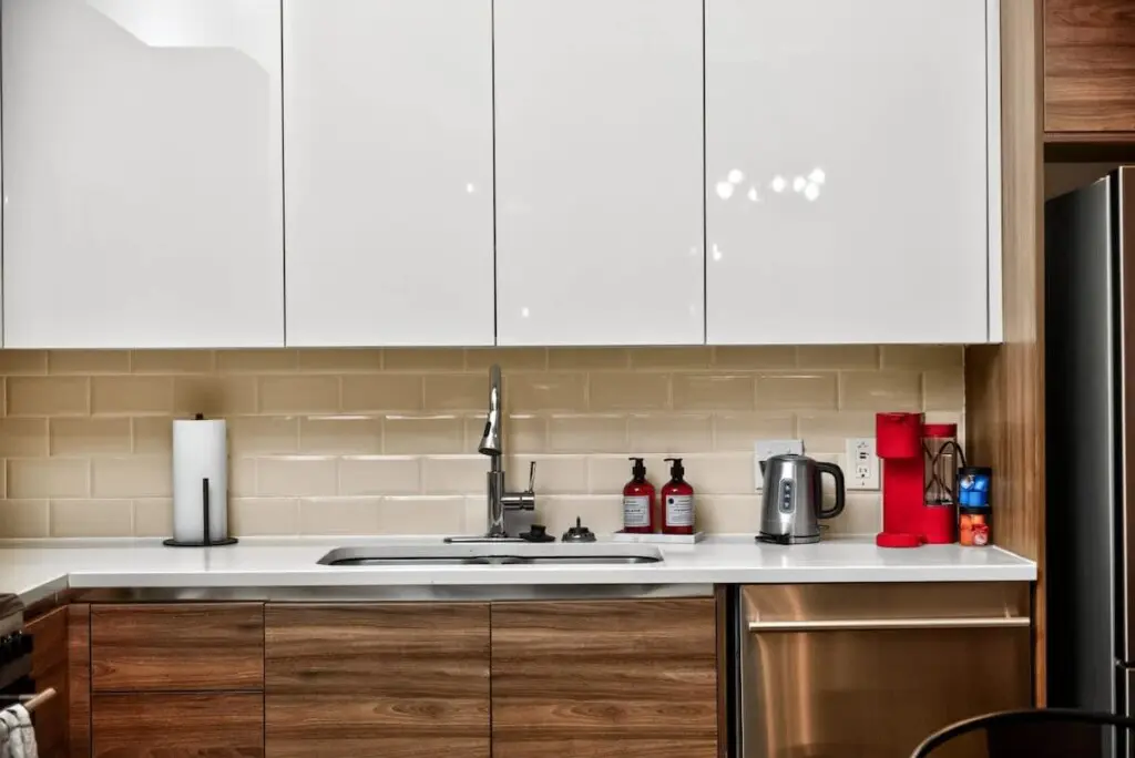 90f980c8 30c6 49 t 7vL