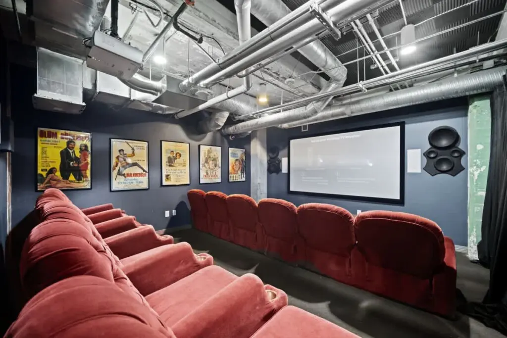 ff70fd87 658b 4f qLCvl